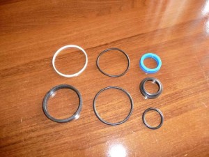 Uszczelniacze siłownika wspomagania MF Massey Ferguson 1749581M91 3310469M91