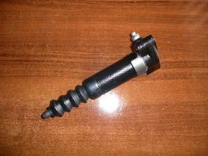 Pompka sprzegła wysprzeglik Deutz  02556537460