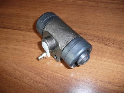 Cylinderek hamulcowy Claas Dominator Mercator Mega 655339