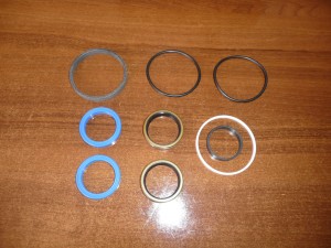 Uszczelniacze siłownika skrętu Massey Ferguson