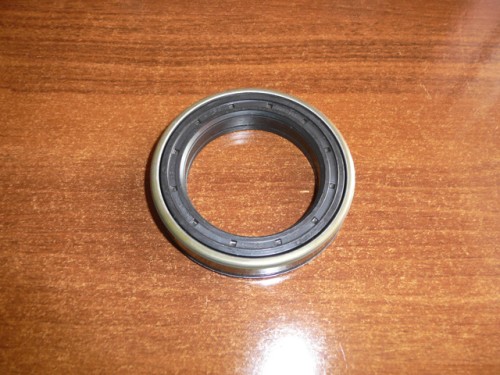 Uszczelniacz przedniego napedu John Deere Deutz 53x78x13 12018678