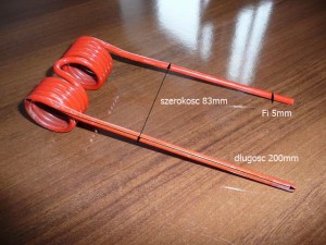 Sprężyna nagarniacza słomy MF Massey Ferguson 120 124 128  585136M1