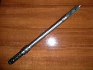 Wałek skrzyni biegów Massey Ferguson 1868557M93