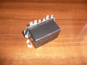 Regulator napięcia Ford 81824174 D0NN10505B